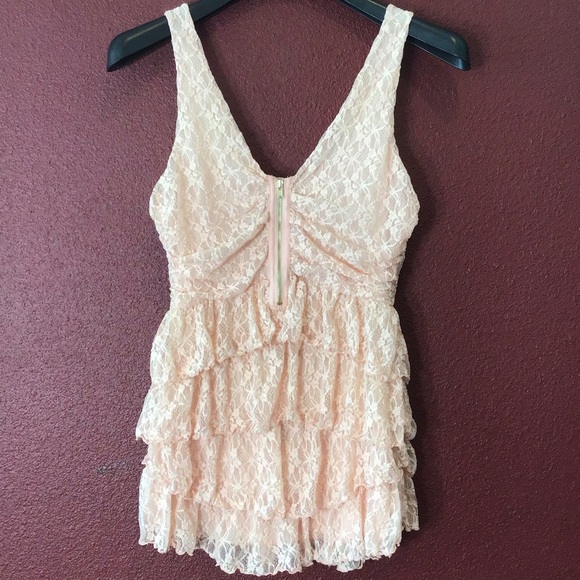 Moda International Tops - Princess Pink [VS] Moda🌷Lace Tiered Cleavage Top